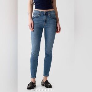 GAP Women's TRUE SKINNY  MID- RISE Medium Indigo  Blue Jeans Size  27/ 4 S